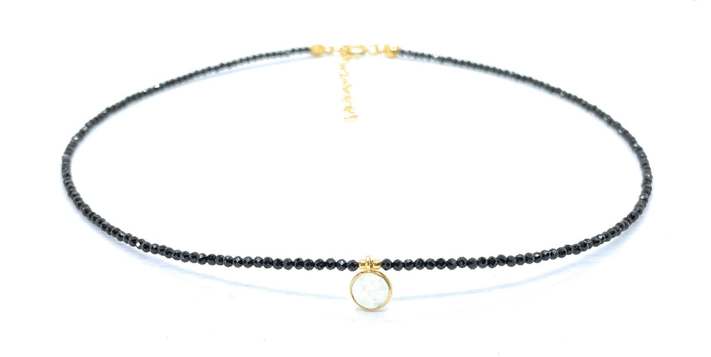 Gargantilla de espinela negra de 2 mm de grosor colgante de piedra luna natural plata de primera ley chapada en oro amarillo de 24k ajustable de 40cm a 45cm