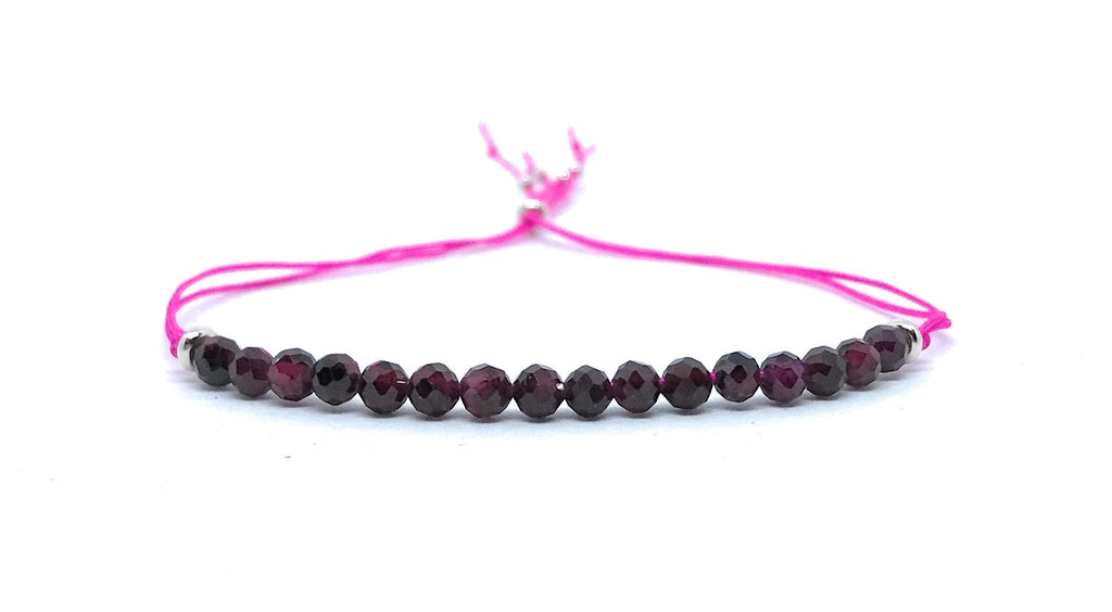 Pulsera de hilo mujer granate piedra natural de 4mm de grosor plata de primera ley 925 ajustable a cualquier grosor de muñeca
