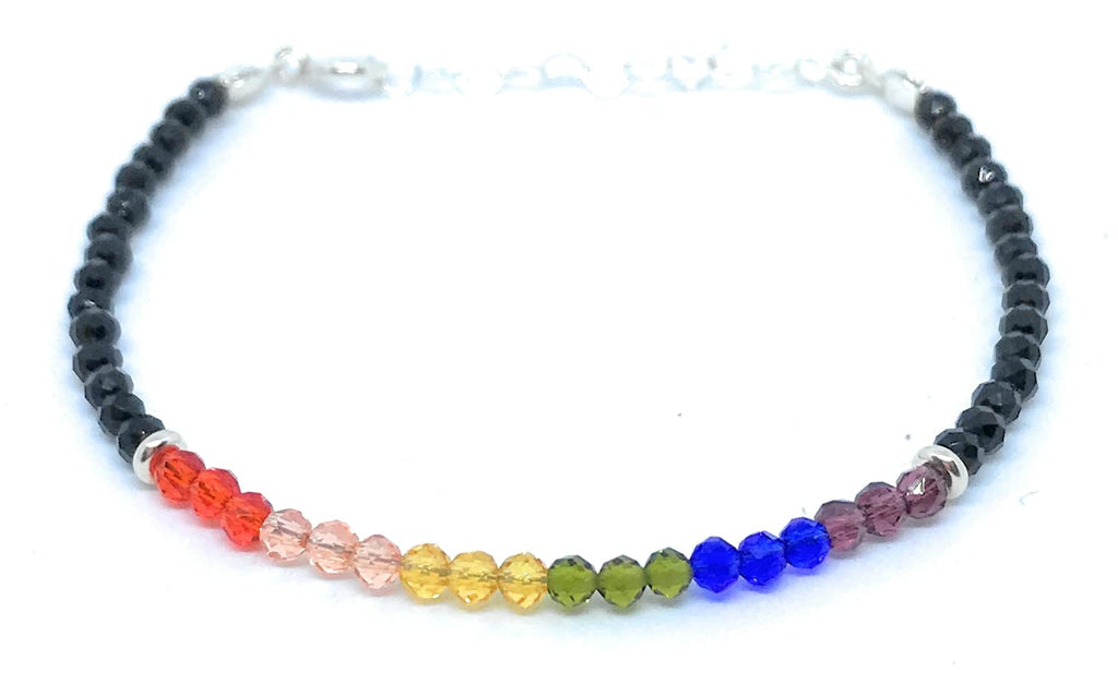Pulsera mujer bandera arcoíris orgullo lgtb espinelas negras cristal checo plata de primera ley ajustable de 16cm a 19cm