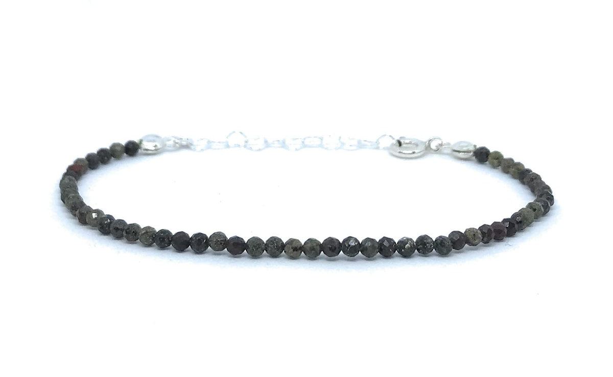 Pulsera de mujer jaspe sangre de dragon piedra natural de 2 mm de grosor plata de primera ley 925 ajustable de 16cm a 19cm.