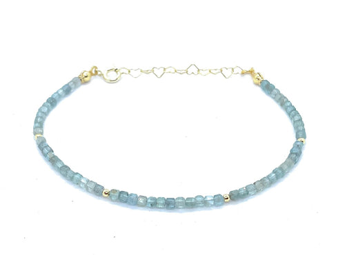 Eloboe essence Pulsera de Cianita Natural, Cubos 2mm, Plata 925 Chapada en Oro 24K, 16-19 cm, Ajustable